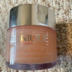 NWOT Clinique Moisture Surge